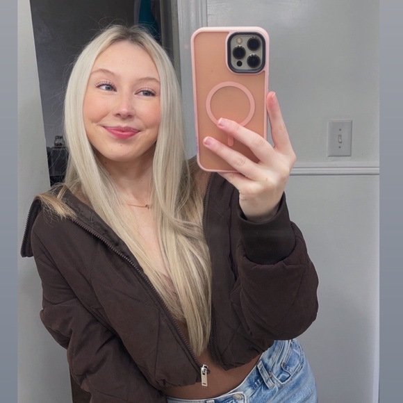 Meet your Posher, Terra - Picture 1 of 3